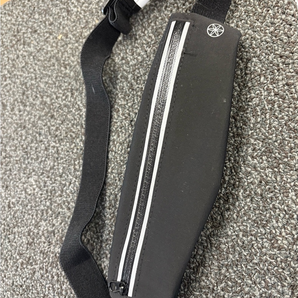 GAIAM Black Stash-It Belt for Running Adjustable Never Used